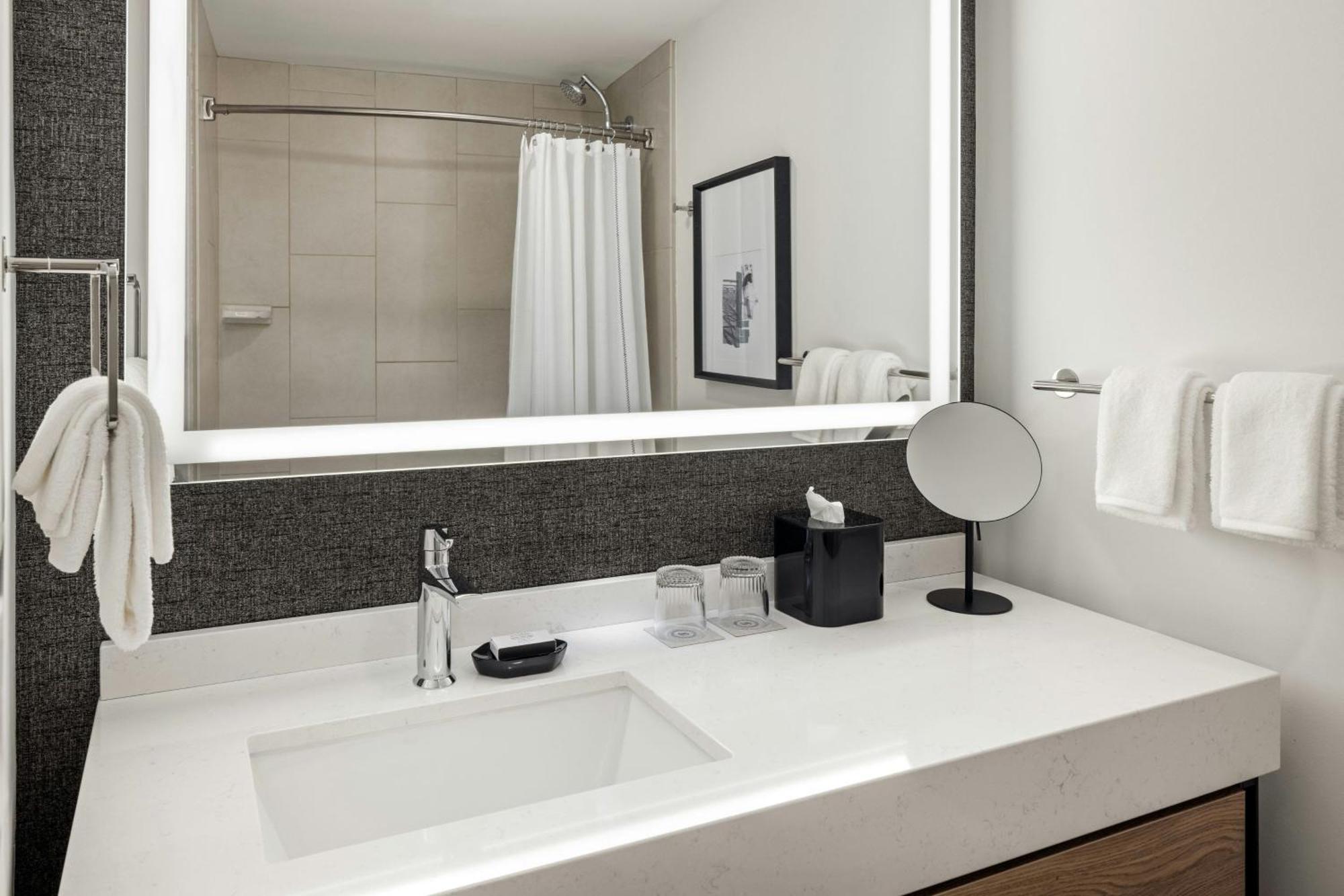 Sheraton Downtown Convention Center Hotel 4*