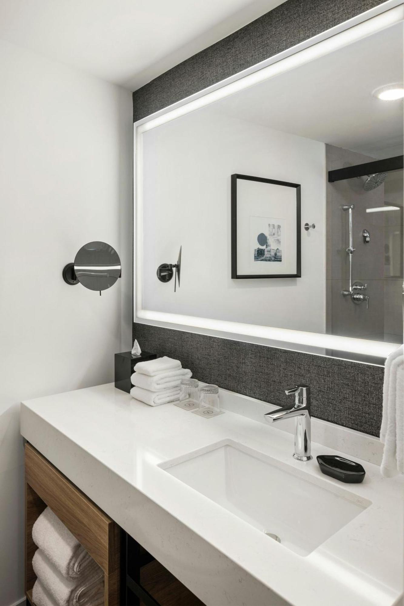 Sheraton Downtown Convention Center 4*